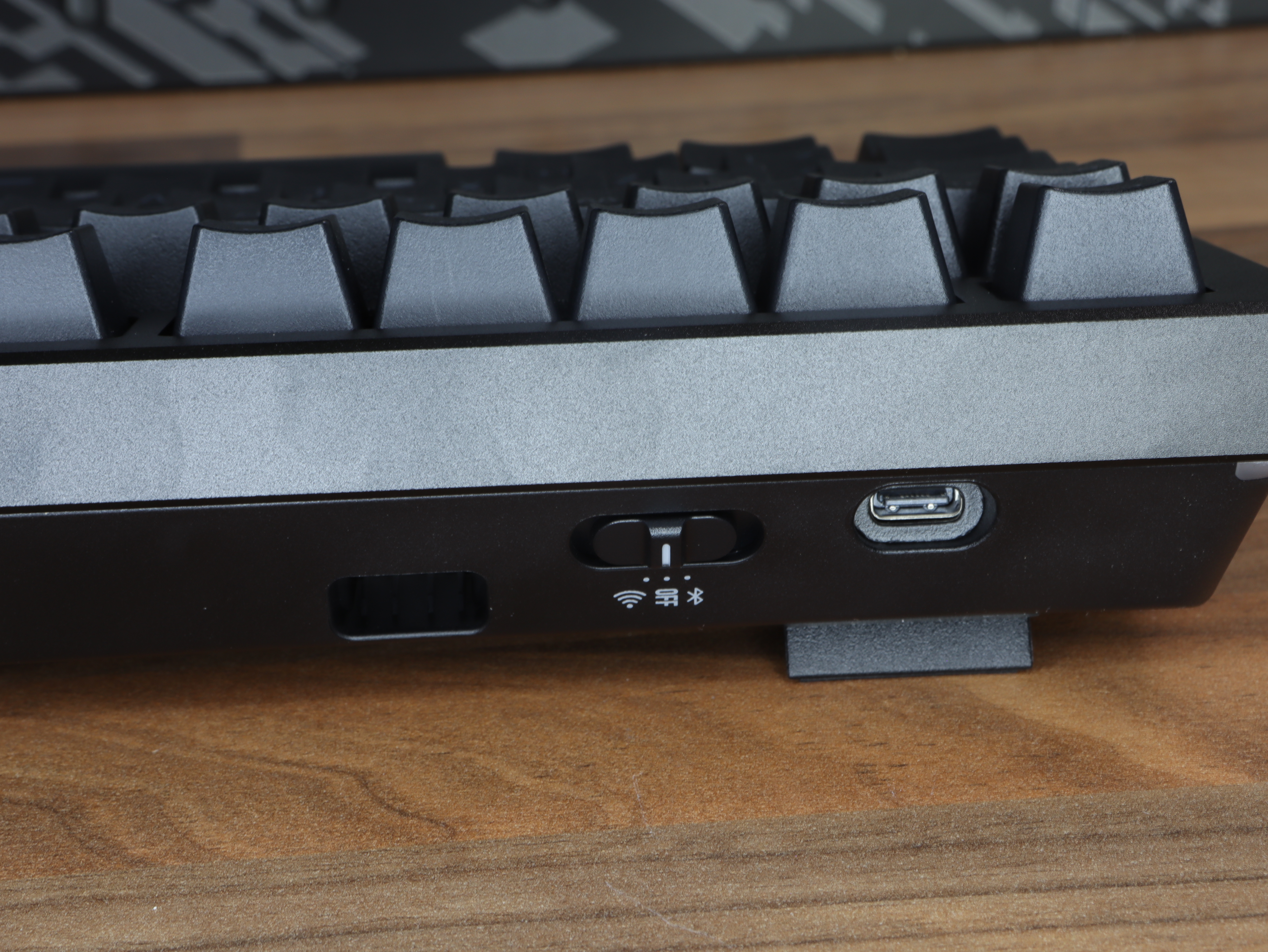 Keyboard Red switches linear tastatur HyperX Alloy 75 Rise Wireless gaming hot-swappable trådløst.JPG